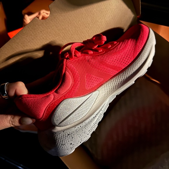 New in box lululemon Women’s Beyondfeel Running Shoe Size 8 - Picture 8 of 8